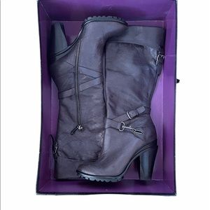 B Makowski Leather Boots